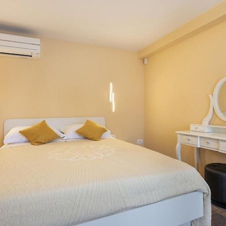 Villa Vita In Porec - Haus Fuer 6-8 Personen Kastelir Bagian luar foto