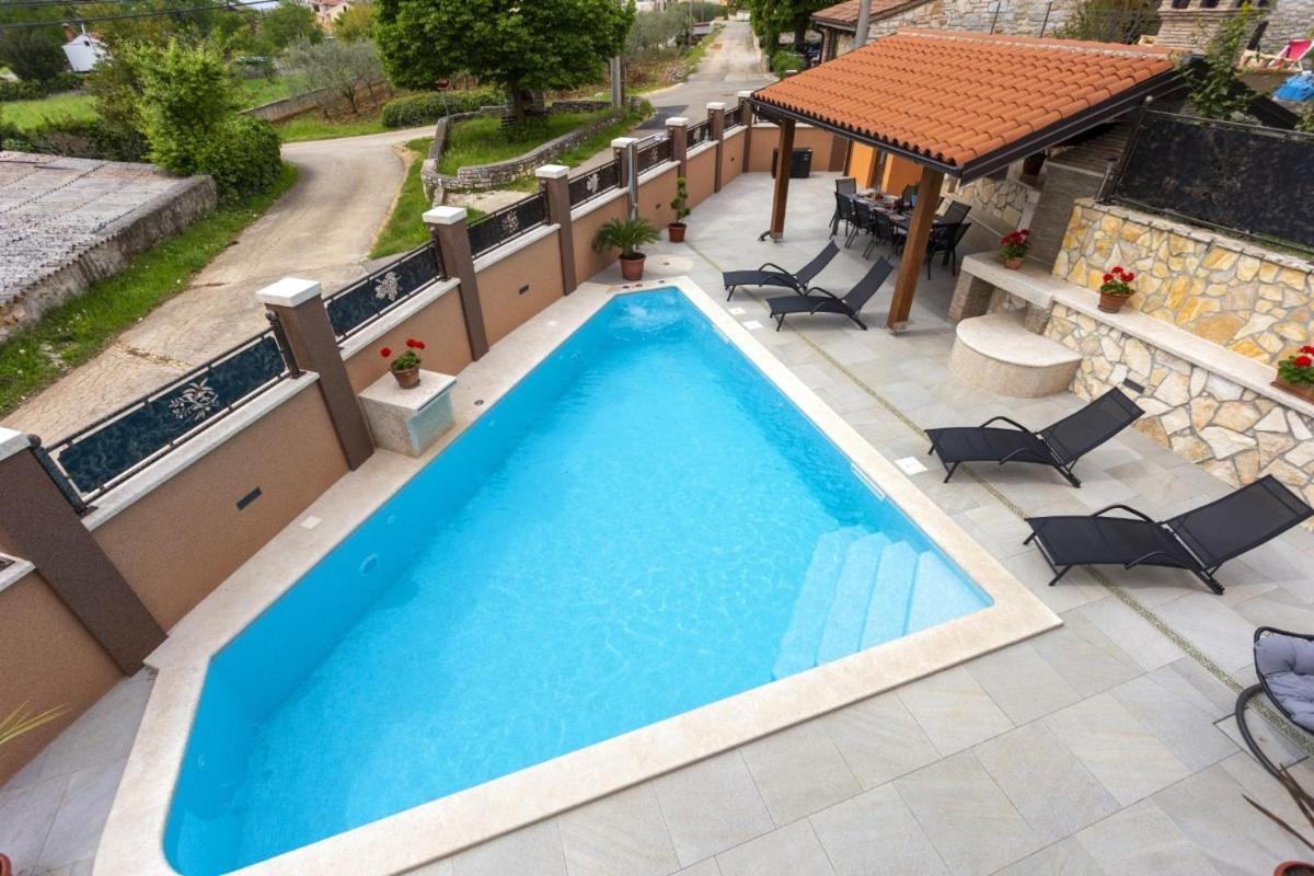 Villa Vita In Porec - Haus Fuer 6-8 Personen Kastelir Bagian luar foto