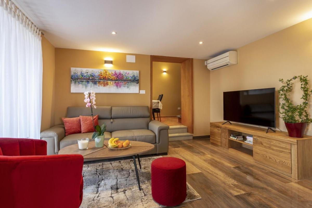 Villa Vita In Porec - Haus Fuer 6-8 Personen Kastelir Bagian luar foto
