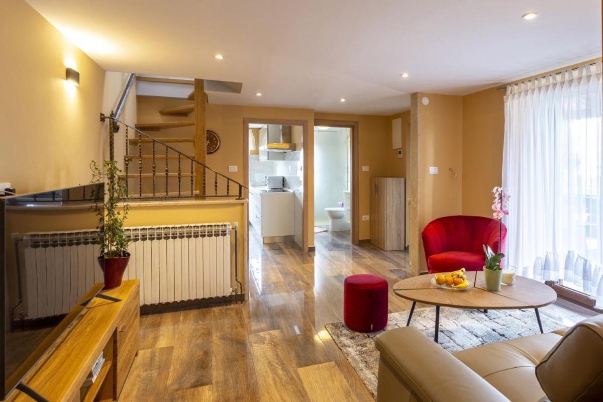 Villa Vita In Porec - Haus Fuer 6-8 Personen Kastelir Bagian luar foto