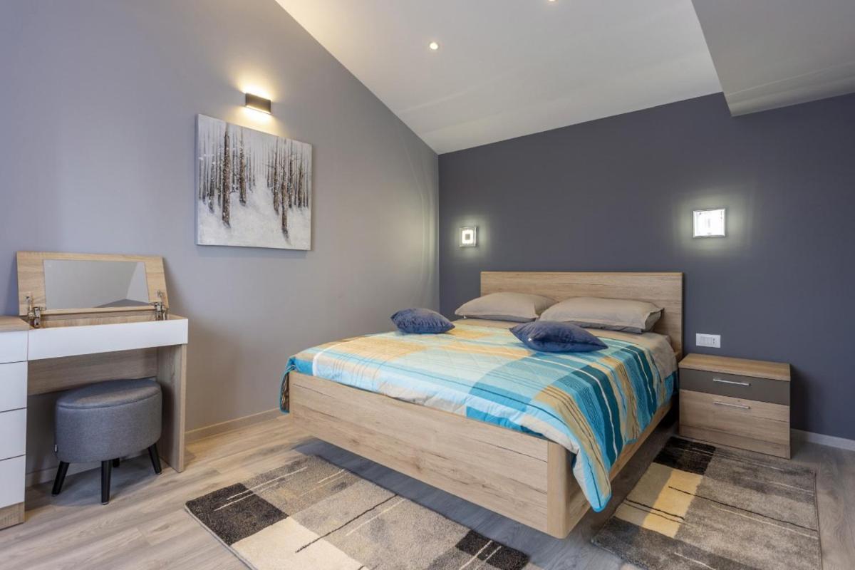 Villa Vita In Porec - Haus Fuer 6-8 Personen Kastelir Bagian luar foto