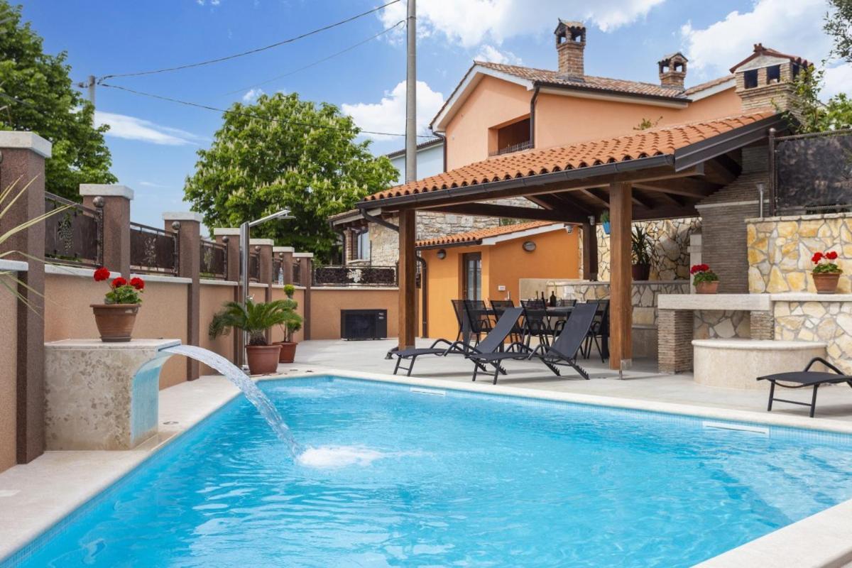 Villa Vita In Porec - Haus Fuer 6-8 Personen Kastelir Bagian luar foto