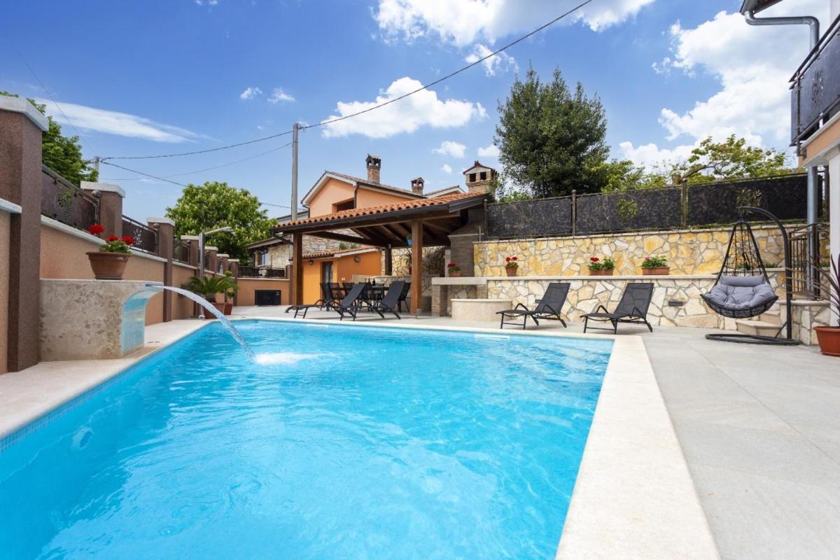 Villa Vita In Porec - Haus Fuer 6-8 Personen Kastelir Bagian luar foto