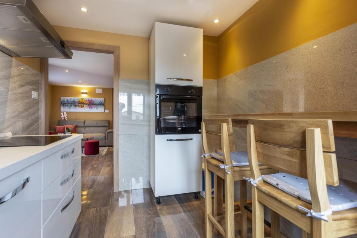 Villa Vita In Porec - Haus Fuer 6-8 Personen Kastelir Bagian luar foto