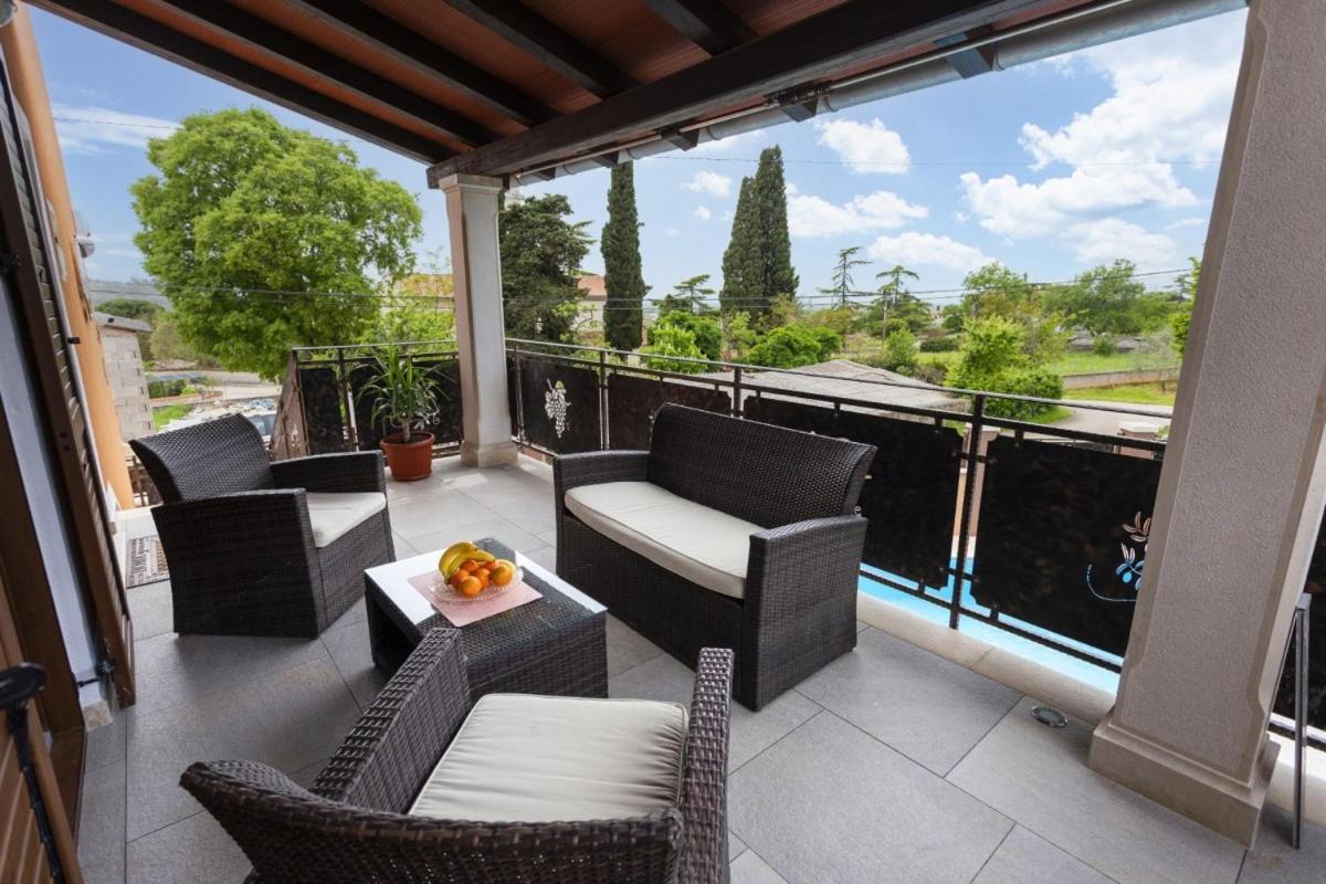Villa Vita In Porec - Haus Fuer 6-8 Personen Kastelir Bagian luar foto